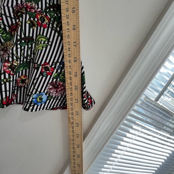 ECI Black Sheath Dress with Red and Green Bell Sleeves. M. I -8 - Picture 6 of 8